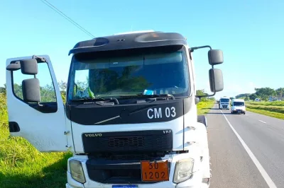 Após assalto e motorista feito refém, caminhão-tanque é recuperado na BR 324