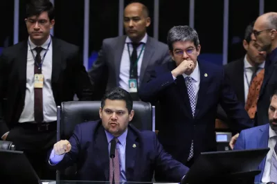 Câmara tenta votar Lei do Mar e Senado recebe Galípolo e Lewandowski