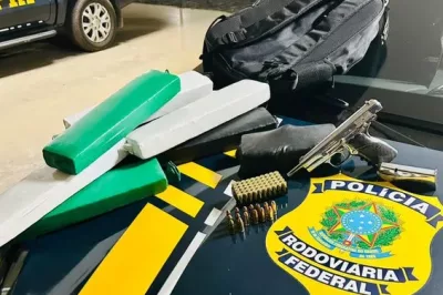 PRF apreende drogas, arma e munições em ônibus de turismo na BR-116