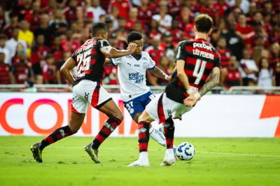 Flamengo vence Bahia por 1 a 0 e assume liderança do Brasileirão