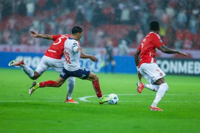 Bahia perde de virada e é eliminado da Libertadores pelo Inter