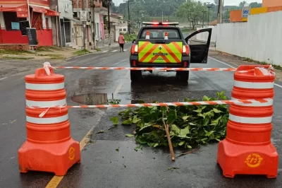 Inmet emite alerta de chuva intensa em 28 cidades da Bahia até esta terça-feira