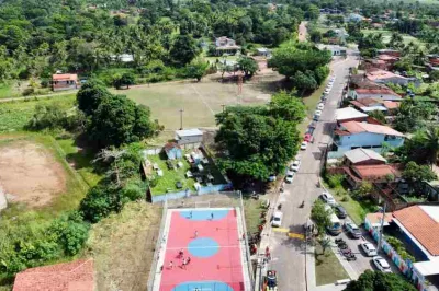 Comunidade do Estevão recebe quadra esportiva