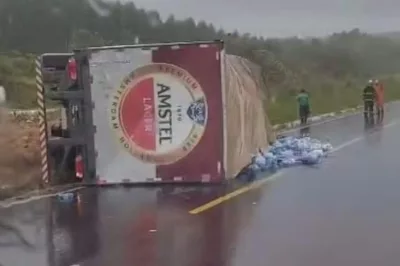 Acidente com carreta deixa ferido na BR-101 em Alagoinhas