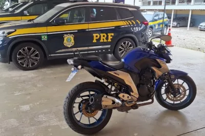 Motocicleta adulterada é apreendida pela PRF em ônibus interestadual na BR 116