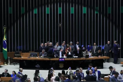 Câmara aprova urgência para PL que proíbe desconto automático no INSS
