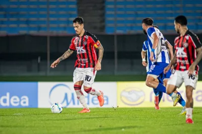 Vitória bate Cerro Largo com golaço e segue vivo na Sul-Americana