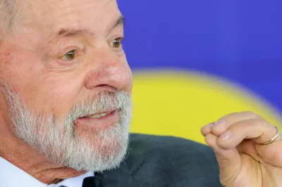 Lula conversa com Trump e pede fim de tarifaço a produtos brasileiros