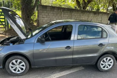Carro roubado em Alagoinhas é recuperado pela PRF na BR-324, em Feira de Santana