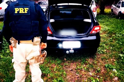 Carro roubado é recuperado pela PRF durante fiscalização na BR 324
