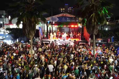 Em Alagoinhas, Quinta na Praça esquenta clima junino com forró e talentos da terra