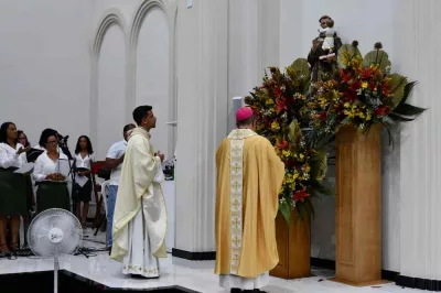 Primeira noite da Trezena de Santo Antônio reúne fiéis e marca início das homenagens ao padroeiro de Alagoinhas