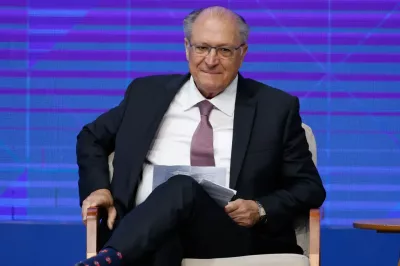 Governo vai trabalhar para reverter taxação dos EUA, diz Alckmin