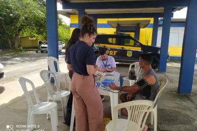 PRF e SEST/SENAT promovem ação para caminhoneiros em Alagoinhas