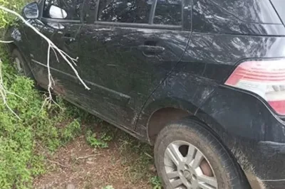 Carro usado em assalto a empresário de Coité é encontrado em estrada vicinal de Santaluz