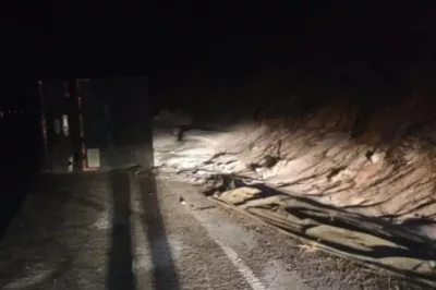 Motorista morre em tombamento de carreta na BA-026, em Maracás
