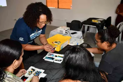 Professores de Alagoinhas participam de formação para utilizar robótica em sala de aula
