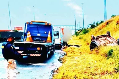 Motorista sem CNH capota carro na BR-324 e se recusa a fazer teste do bafômetro