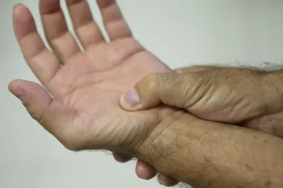 Lei define fibromialgia como deficiência em todo país a partir de 2026