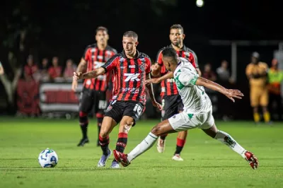 Vitória empata com Juventude em jogo de reviravoltas no Barradão