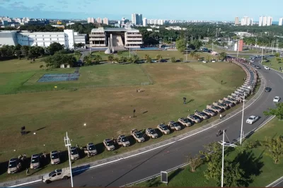 Governador entrega novas viaturas e assina projetos de lei que reestruturam a organização da segurança pública na Bahia