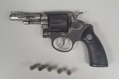 PM recupera veículo roubado e apreende arma de fogo em Camaçari