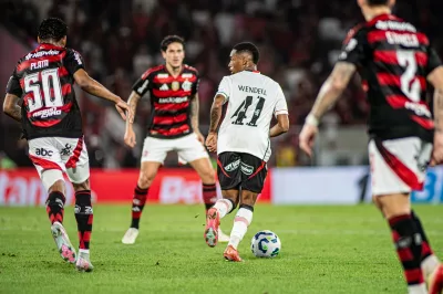Vitória sofre goleada histórica de 8 a 0 para o Flamengo no Maracanã