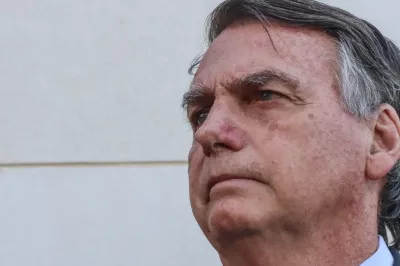 Defesa de Bolsonaro diz que foi surpreendida com prisão domiciliar