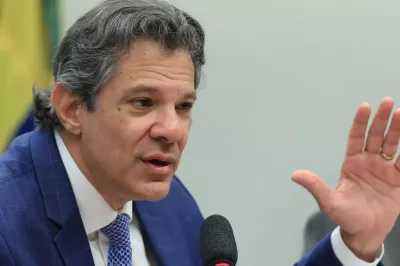 Tarifaço prejudicou mais que beneficiou população dos EUA, diz Haddad