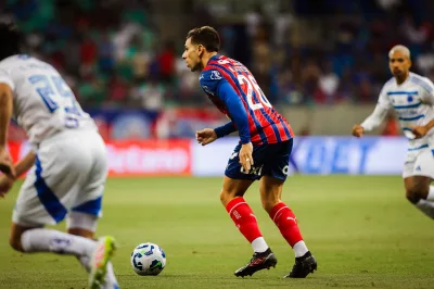Bahia perde invencibilidade na Fonte Nova com virada do Cruzeiro