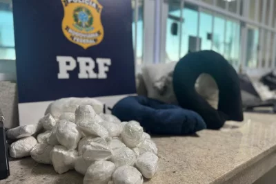 PRF apreende 4,5 kg de cocaína em travesseiros e almofadas na BR-116, em Vitória da Conquista