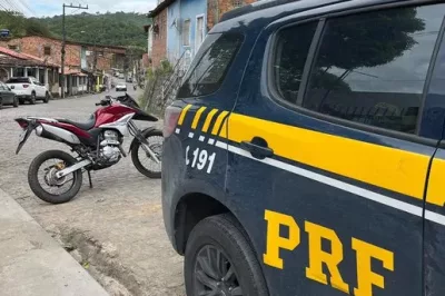 PRF flagra adulteração veicular e detém condutor na BR-101