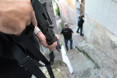 Suspeito de feminicídio é preso após se apresentar na Polícia Civil