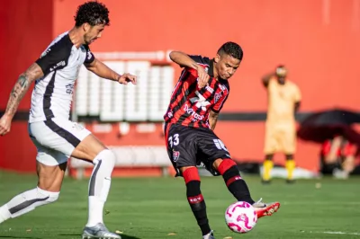 Em jogo truncado, Vitória perde para o Corinthians com um a mais no Barradão