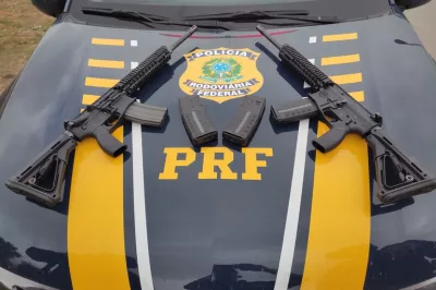 Ação conjunta entre PRF e Polícia Civil resulta em apreensão de dois fuzis em Ribeira do Pombal