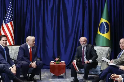 Lula se reúne com Trump na Malásia e discute relações entre Brasil-EUA