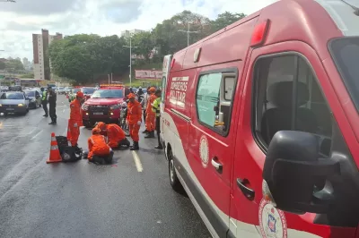 Bombeiros em formação prestam primeiros socorros a vítima de acidente na Bonocô