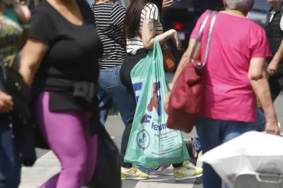 Censo 2022: mulheres têm mais estudo, mas ganham menos que homens