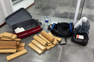 Abordagem a ônibus na BR-116 resulta na apreensão de mais de 34 Kg de drogas pela PRF em Feira de Santana