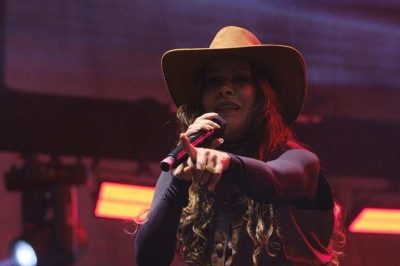 Silvânia Aquino surpreende fãs e anuncia saída da banda Calcinha Preta