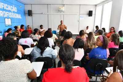 Feira de Empreendedorismo capacita mulheres ofertando curso sobre marketing e autoimagem