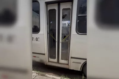 Estudante cai de micro-ônibus em movimento no centro da cidade de Ipiaú