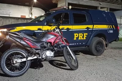 PRF identifica motocicleta clonada após pedido de ajuda de motorista em Itabuna