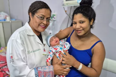 Mãe de primeira viagem tem bebê com mais de 4 kg em parto natural no Hospital Materno-Infantil de Ilhéus