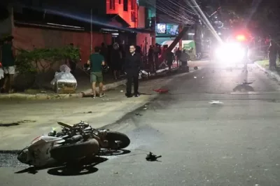 Jovem morre em colisão de moto com poste em avenida de Vitória da Conquista