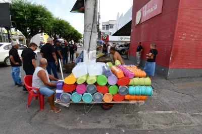 Operação regulariza comércio informal e organiza Centro da Alagoinhas para o mês de dezembro