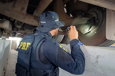 PRF flagra motorista com CNH provisória para moto dirigindo ônibus com quase 50 pessoas em Vitória da Conquista