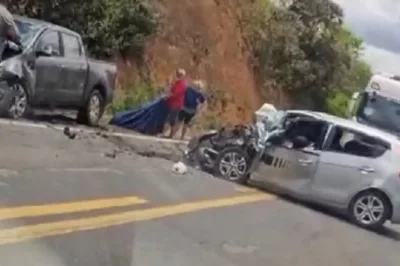 Mulher grávida e marido morrem em acidente entre caminhonete e carro no sul da Bahia