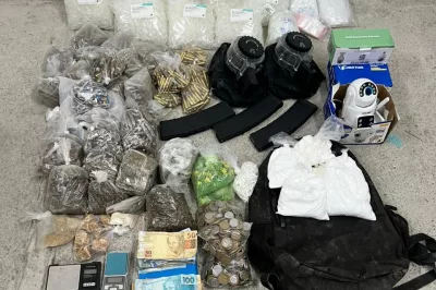 Cerca de 900 munições de fuzil, carregadores e farta quantidade de drogas são apreendidas pela PM em Vera Cruz