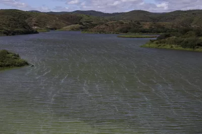 Nível do Rio São Francisco ultrapassa cota de alerta em municípios do interior da Bahia e Minas